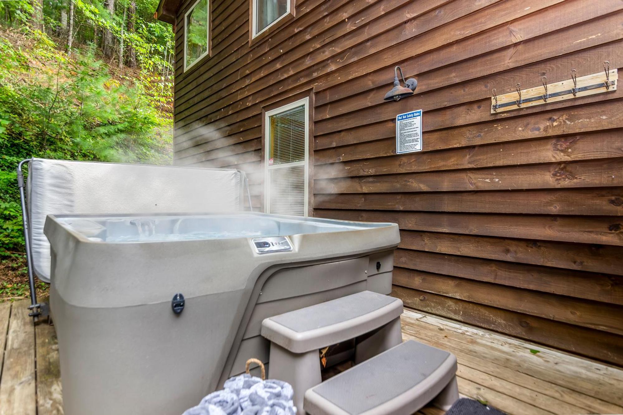 Amazing Creek View Cabin W/ Hot Tub, Firepit & Pool Table Ellijay Extérieur photo