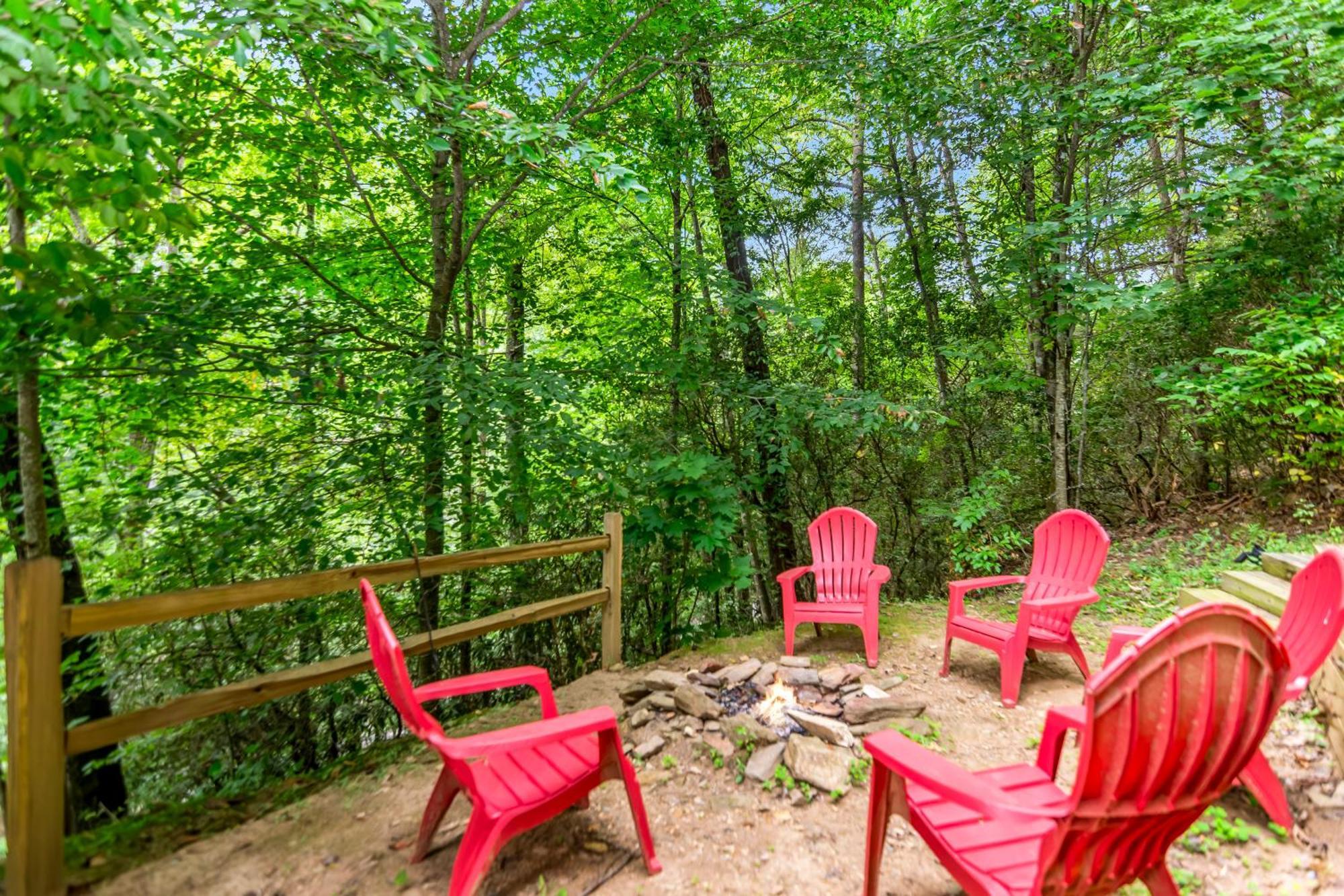 Amazing Creek View Cabin W/ Hot Tub, Firepit & Pool Table Ellijay Extérieur photo